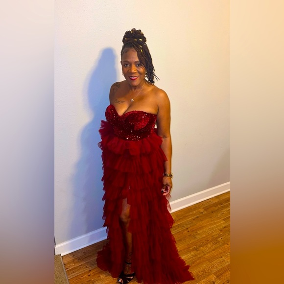 Contrast Sequin Split thigh high dress - Picture 2 of 4